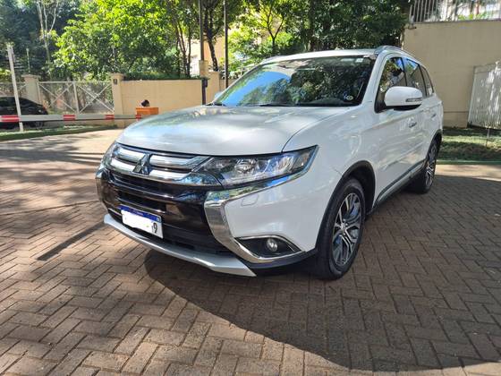 MITSUBISHI OUTLANDER 2.2 4X4 16V DIESEL 4P AUTOMÁTICO